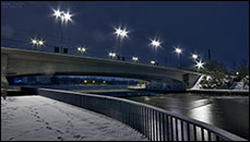 Köpenicker Dammbrücke nachts im Winter